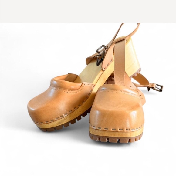 Mimi Shoes - Leather Platform Clog Sandals in Tan